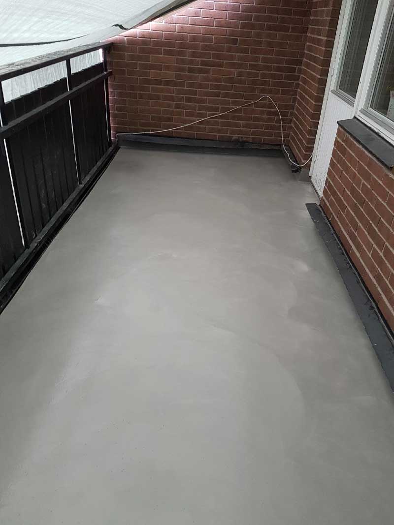 Bild på balkong golv gjort av microcement