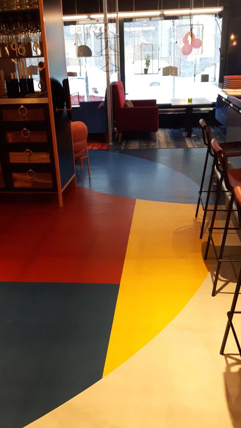Bild på golv i olika färger